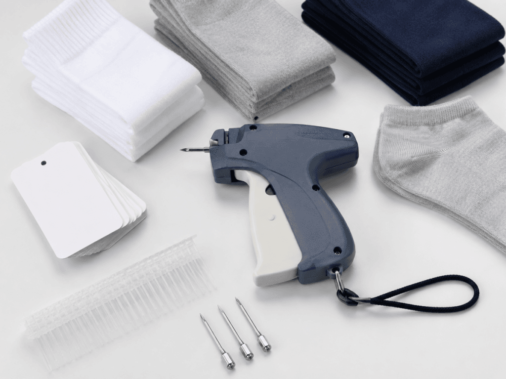 Tagging gun for socks and hosiery